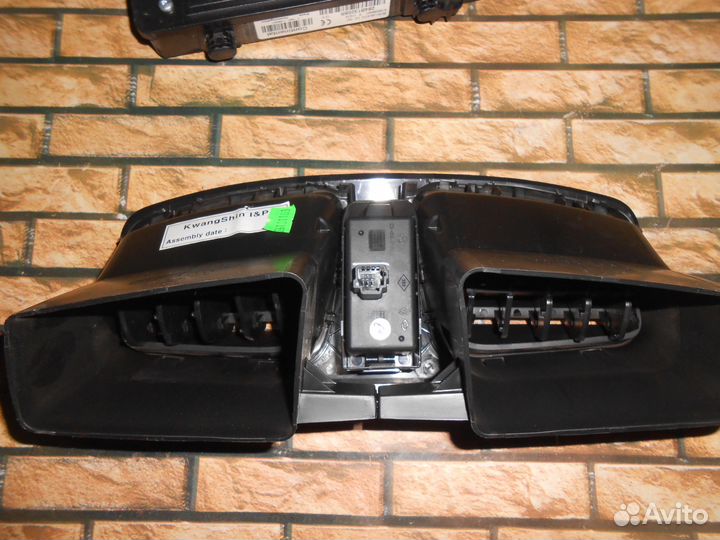 Воздуховод,аварийная кнопка флюенс меган3