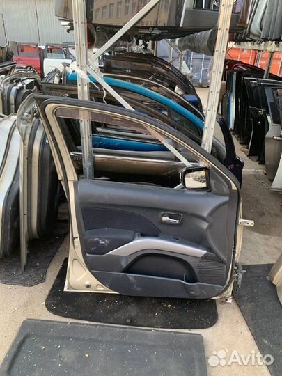 Передняя левая дверь Митсубиши Аутлендер XL CW5W