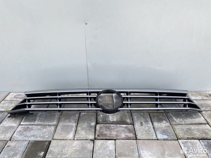 Решетка радиатора пассат b8