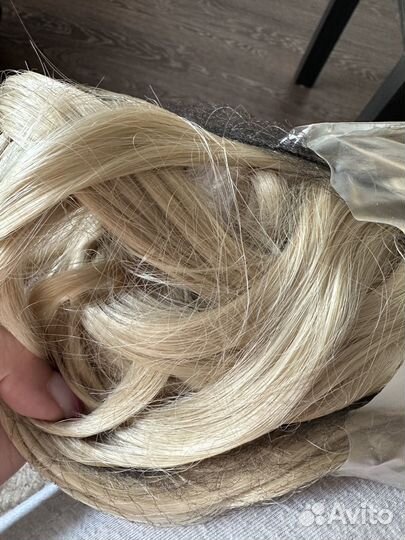 Трессы блонд. Волосы на заколках