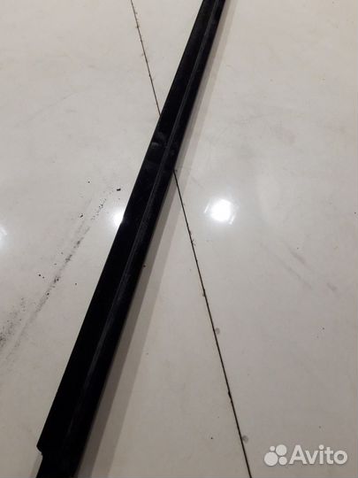 Уплотнитель стекла (передний, правый, внешний)