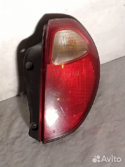 Фонарь (стоп сигнал) правый 220-51576 Toyota Duet