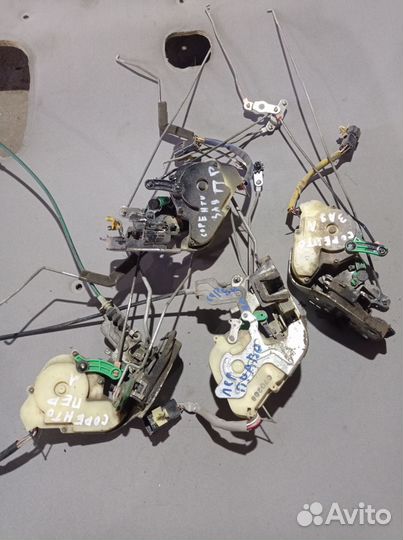 Замок боковой двери Kia sorento 1 3.3 2007 год