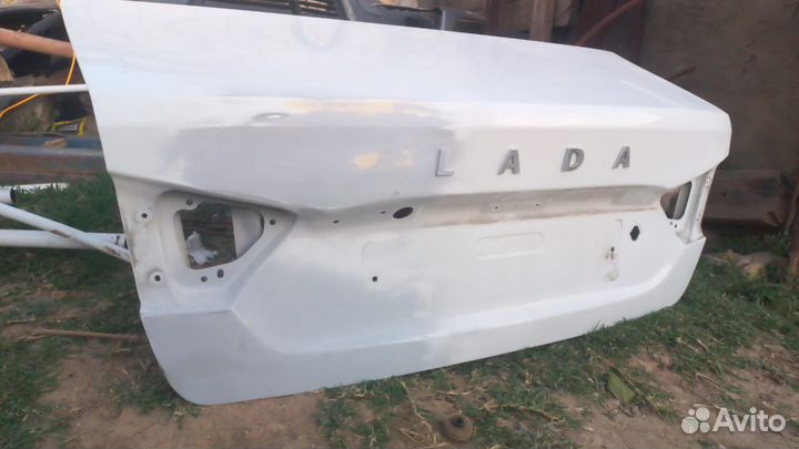 Крышка багажника vesta седан