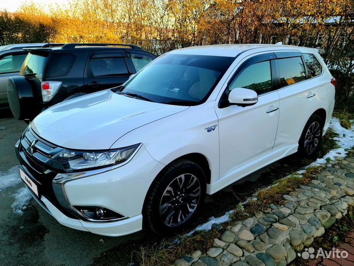Mitsubishi Outlander 2.0 AT, 2015, 90 000 км