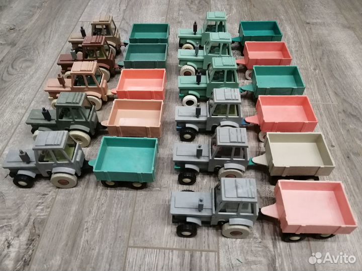 Игрушка СССР Трактор с прицепом заводной