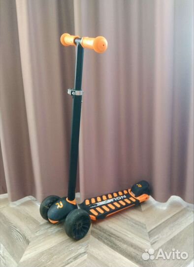 Самокат детский трехколесный reaction
