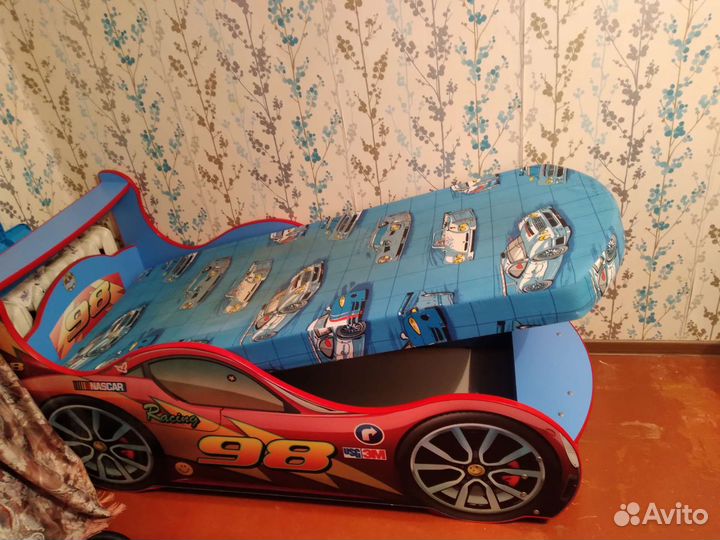 Кровать машина