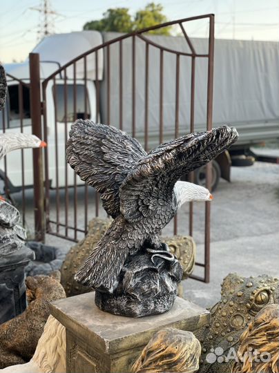 Скульптуры орел, гномики, волк и т.д