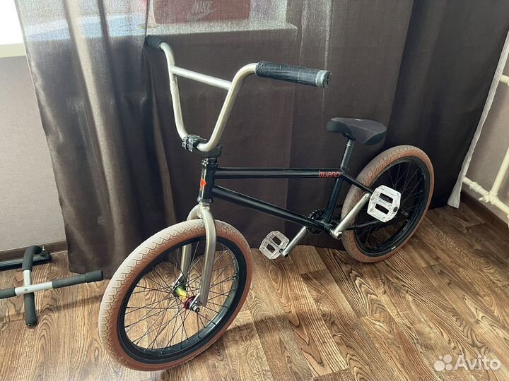 Трюковой велосипед BMX