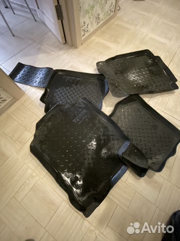 Резиновые коврики в салон
