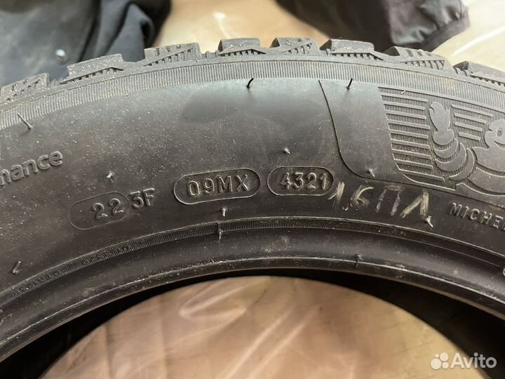 Michelin X-Ice North 4 215/55 R17 98T