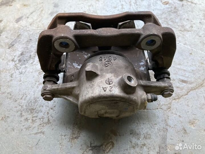 Суппорт передний правый Mercedes-Benz C-Class W204