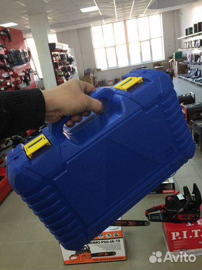 Компрессор, 2-поршневой, в кейсе с набором инструм