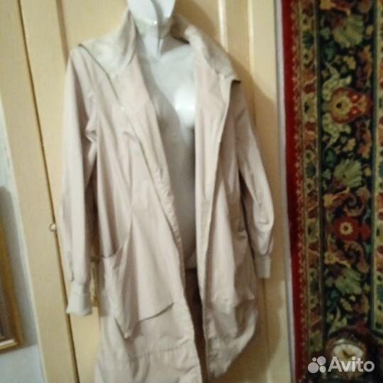 Ветровка женская, удлинённая с капюшоном