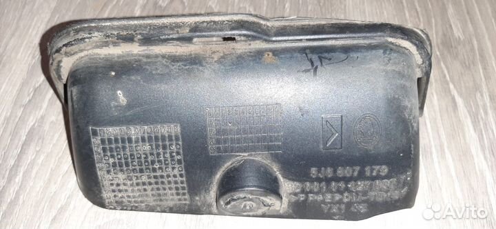 Нижняя накладка заднего бампера Skoda Fabia 2