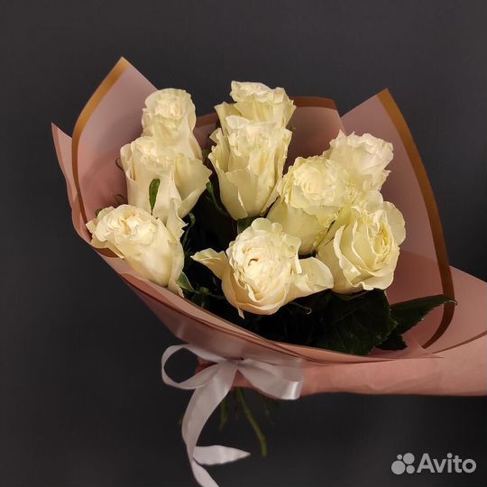 Розы (50 см) белые Эквадор 9 шт