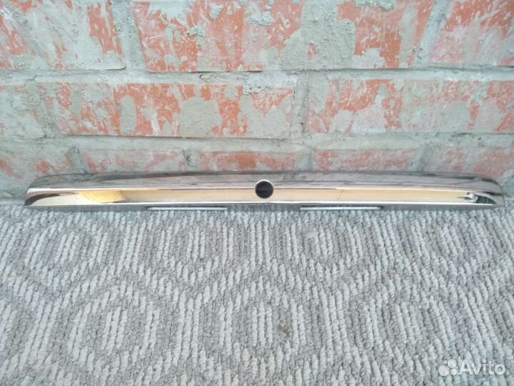 Накладка крышки багажника Toyota Platz