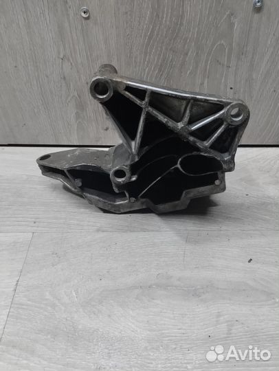 Кронштейн двигателя правый AEE Skoda octavia tour