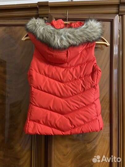 Красная жилетка с капюшоном Gap