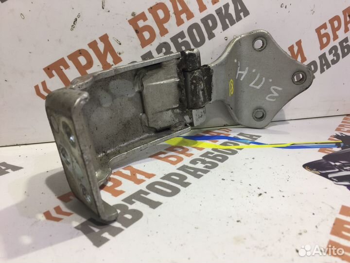 Мерседес Вито Петля нижняя задней двери Лев