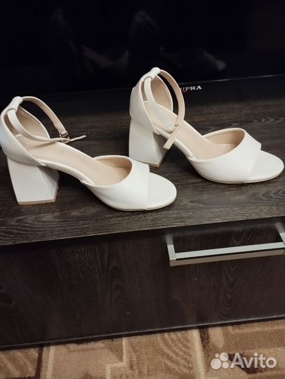 Босоножки женские 38 размер