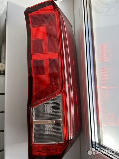 Фонарь задний правый VW Crafter
