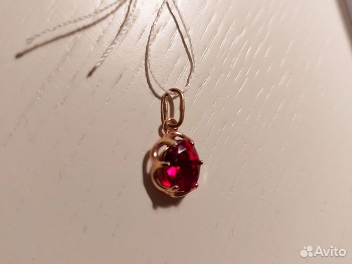 Подвеска серебро с позолотой с красным фианитом