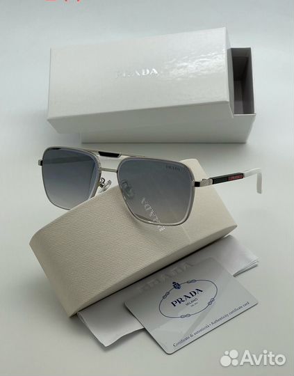 Солнцезащитные очки prada