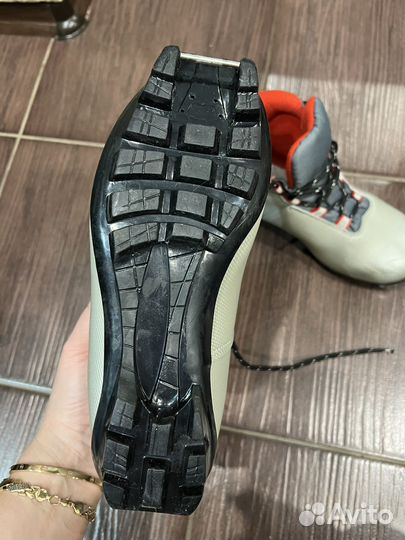 Лыжные ботинки