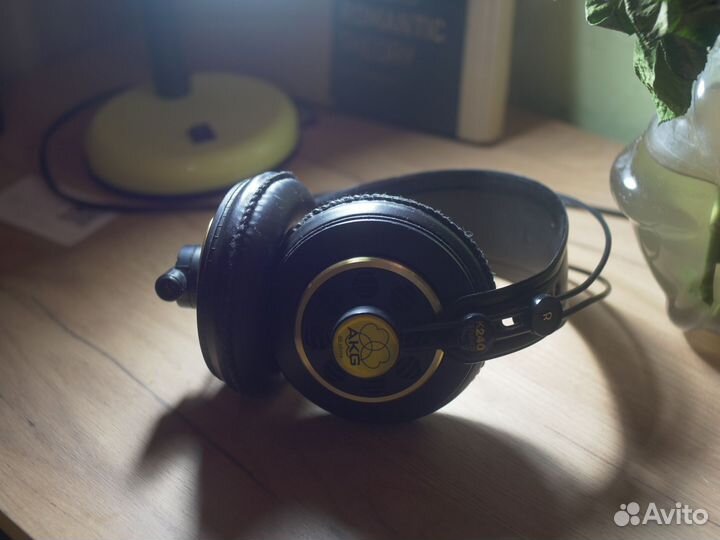 Студийные наушники AKG k240 studio