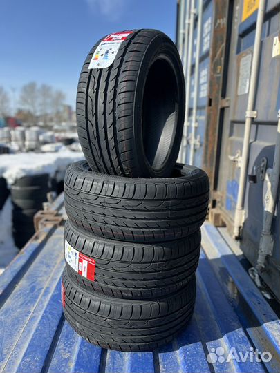 Three-A P606 215/50 R17 95W