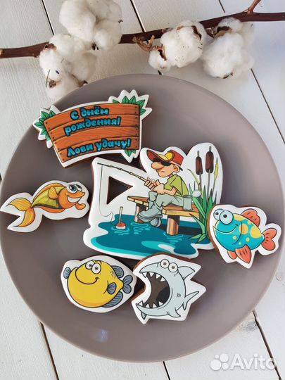 Пряники на торт, сувениры гостям