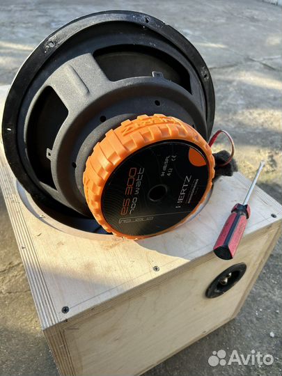 Hertz es 300 (сабвуфер )