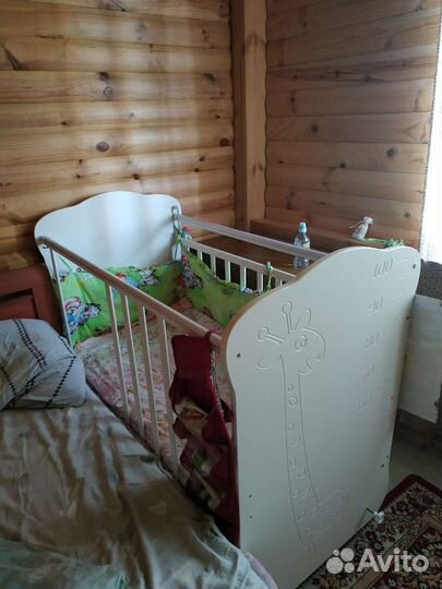 Детская кровать белая с маятником в идеале