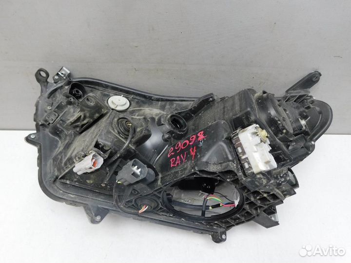 Фара правая Toyota RAV4