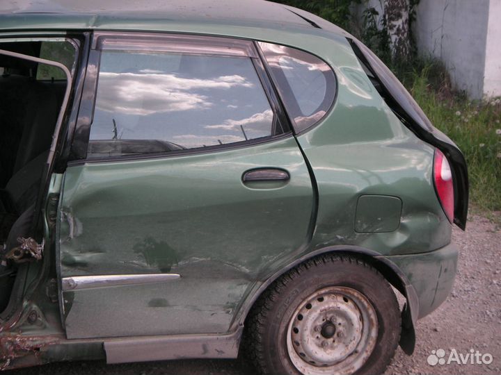 Daihatsu Storia 1.0 AT, 1998, битый, 168 000 км