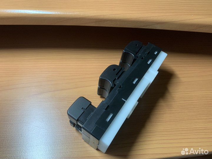 Блок управления стеклоподъемниками Ниссан / Nissan