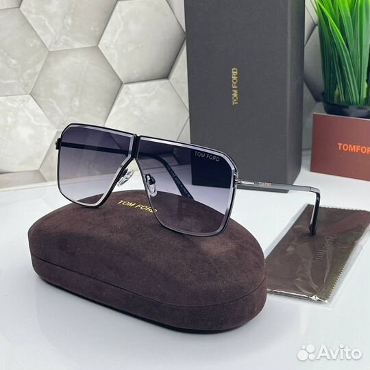 Солнцезащитные очки Rom Ford