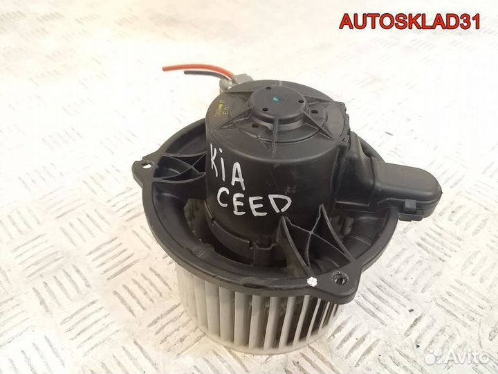 Моторчик отопителя Kia Ceed F00S33F012