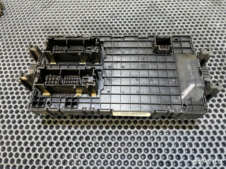 Блок предохранителей Hummer H3