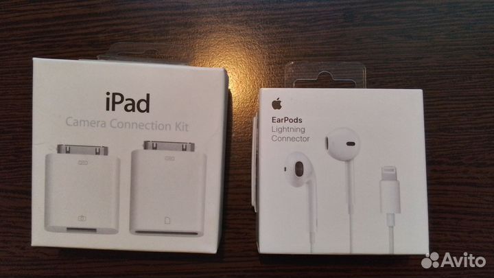 Переходник и наушники Apple