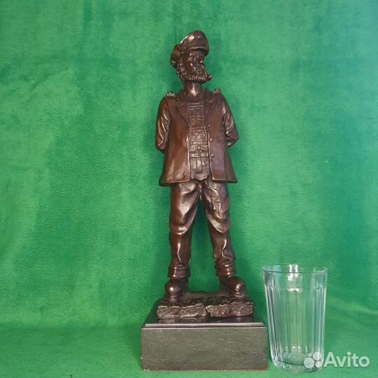 Скульптура бронзовая Капитан