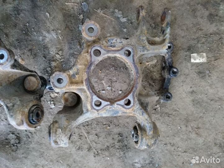 Кулак задний цапфа левая Mazda Cx-5 CX5 2WD 11-17