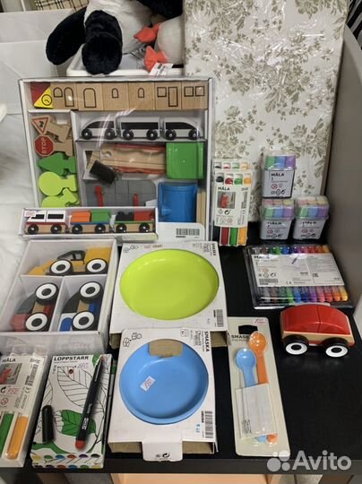 Фломастеры, мелки, игрушки, детские тарелки икеа