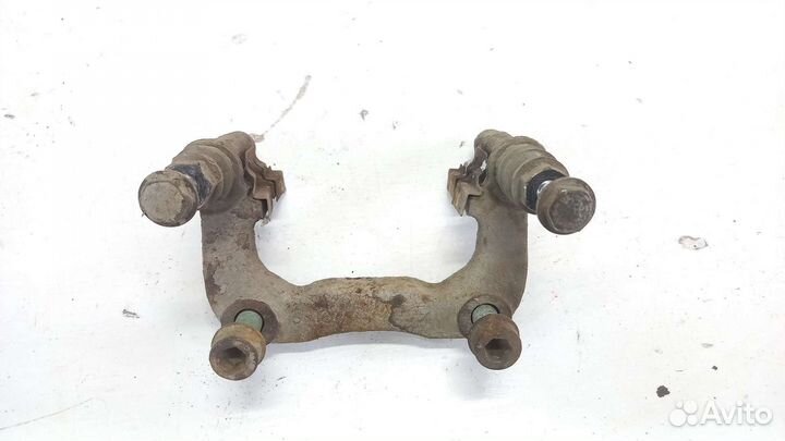 Скоба суппорта задняя Volkswagen Golf 4