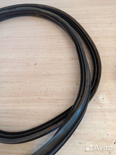 Уплотнительная резинка двери багажника задняя