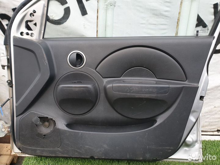 Обшивка двери передней правой Chevrolet Aveo T200