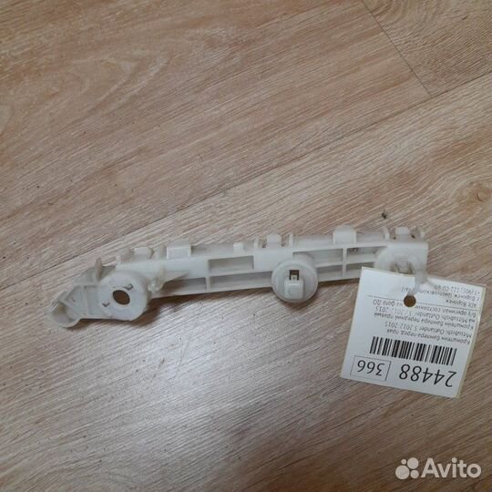 Кронштейн бампера передний правый Mitsubishi