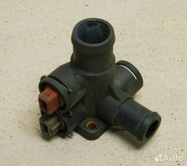 Фланец охлаждения Audi 80 B3